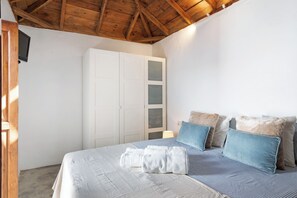 1 dormitorio, tabla de planchar con plancha, wifi gratis y ropa de cama