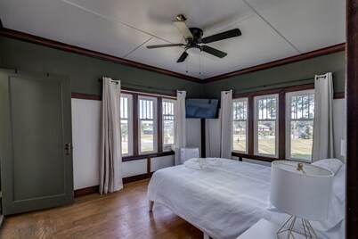 House at K's Motel with majestic views of St. Lawrence River