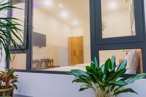 Family Room | Desk, laptop workspace, blackout drapes, free WiFi - OYO 1192 Victory Hotel Dien Ban (Da Nang)