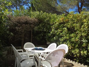 Outdoor dining - Studio cabin for 4 people with terrace in Argelès-sur-Mer (Argelès-sur-Mer)