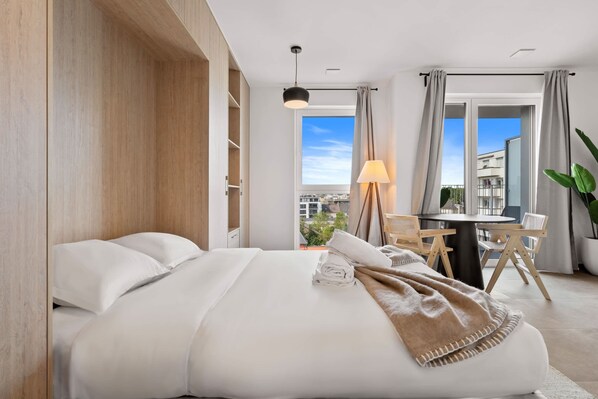 1 bedroom, desk, iron/ironing board, WiFi