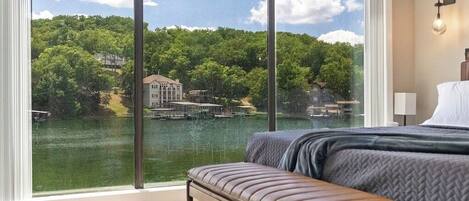 2 عدّة غرف نوم ومكواة/لوح كي وواي فاي وملاءات أسرّة