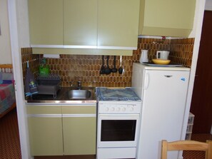 Fridge, microwave