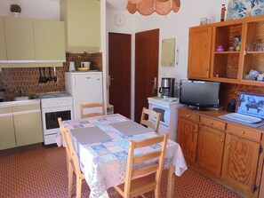 Fridge, microwave