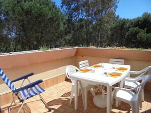 Outdoor dining - 2-room apartment with terrace & private garage near beach (Argelès-sur-Mer)