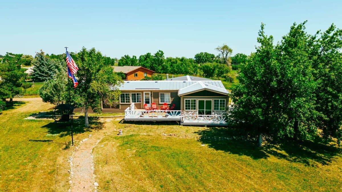 Upper Rural Escape and Mountain Views