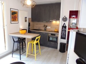 Kühlschrank, Mikrowelle, Geschirrspüler