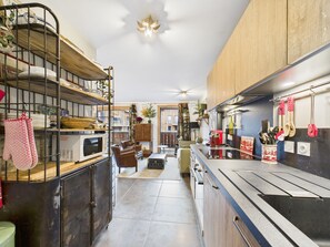 Réfrigérateur, micro-ondes, lave-vaisselle