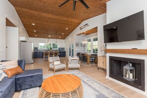 Smart TV, lareira, escritórios