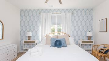 4 bedrooms, desk, free WiFi, bed sheets