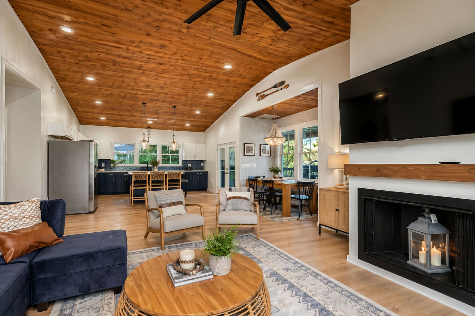 Smart TV, fireplace, offices