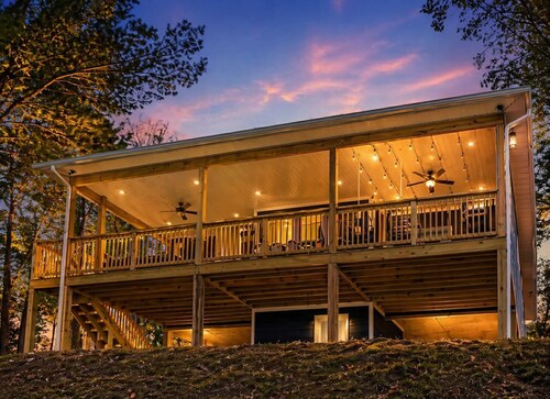 Castaway Cottage River Vibes Riverfront with amazing views of Shen River Fire Pit