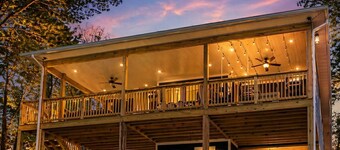 Castaway Cottage River Vibes Riverfront with amazing views of Shen River Fire Pit