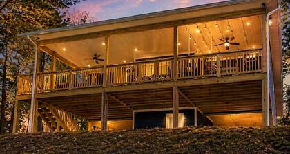 Castaway Cottage River Vibes Riverfront with amazing views of Shen River Fire Pit