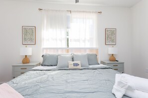 4 bedrooms, desk, WiFi, bed sheets