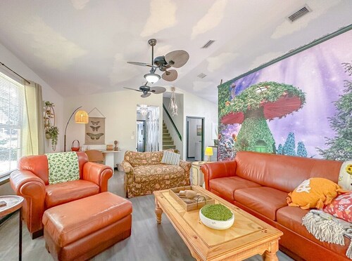 Game Room-Dogs-Fence yrd- King Bed