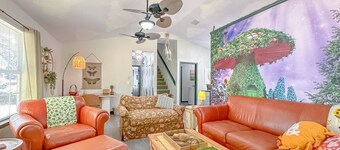 Game Room-Dogs-Fence yrd- King Bed