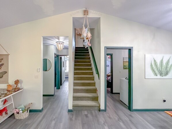 Interior - Game Room-Dogs-Fence yrd- King Bed (Tallahassee)