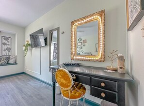 Interior - Game Room-Dogs-Fence yrd- King Bed (Tallahassee)