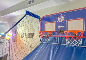 Games room - Game Room-Dogs-Fence yrd- King Bed (Tallahassee)