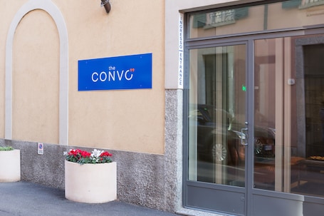 Front of property. The Convo Lake Como