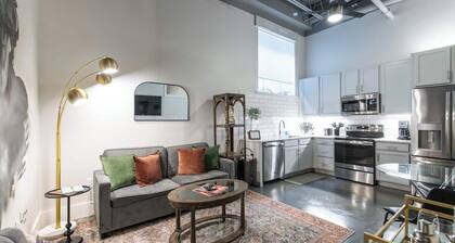 This condominium is a 1 bedroom(s), 1 bathrooms, located in Lexington, KY.