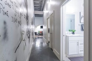 Interior - This condominium is a 1 bedroom(s), 1 bathrooms, located in Lexington, KY. (Lexington)