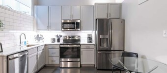 This condominium is a 1 bedroom(s), 1 bathrooms, located in Lexington, KY.