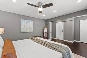 3 habitaciones, escritorio, tabla de planchar con plancha y wifi gratis 