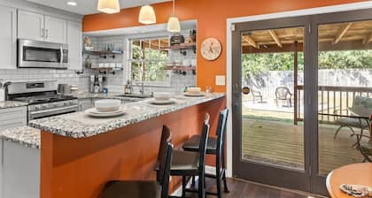 Pine Meadows Vibrant Oasis - 4.5miles to Keeneland