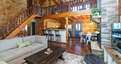This cabin is a 4 bedroom(s), 2 bathrooms, located in Stanton, KY.