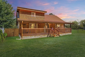 Exterior - This cabin is a 4 bedroom(s), 2 bathrooms, located in Stanton, KY. (Stanton)