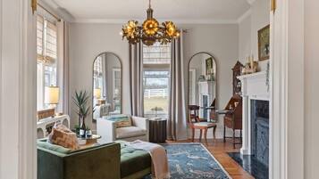 Smart TV, lareira, escritórios