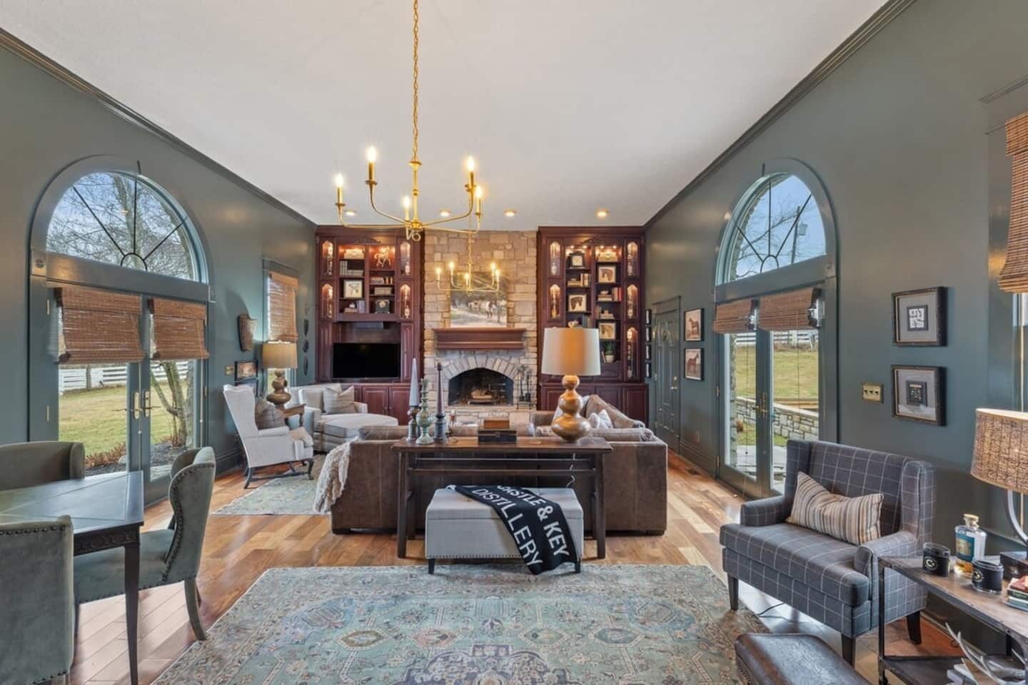 Smart TV, caminetto, studio