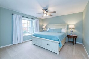 4 slaapkamers, een strijkplank/strijkijzer, gratis wifi, beddengoed