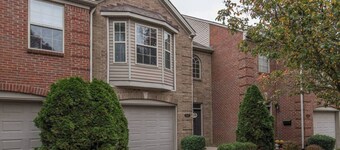 This townhouse is a 4 bedroom(s), 3 bathrooms, located in Lexington, KY.
