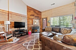 TV, fireplace, ping pong - Premium Ski In Ski Out at Giants Steps Chairlift! (Brian Head)