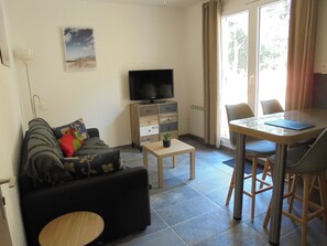 TV - 2-room apartment with terrace near the sea (Argelès-sur-Mer)