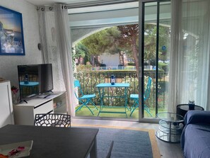 TV - 2-room apartment for 5 people, near the sea (Argelès-sur-Mer)