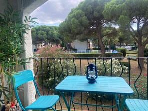 Outdoor dining - 2-room apartment for 5 people, near the sea (Argelès-sur-Mer)