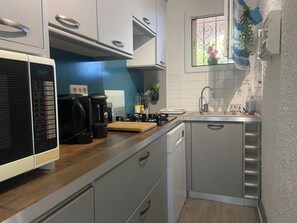 Kylskåp, mikrovågsugn och diskmaskin