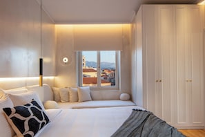 Luxury Apartment, 3 Bedrooms, Sea View | Soundproofing, iron/ironing board, free WiFi, bed sheets - La Torre Residenza Imperiale (Chania)