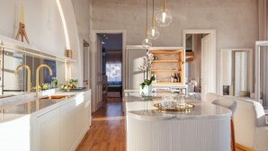 ลักซ์ชัวรี่อพาร์ทเมนท์, 3 ห้องนอน, วิวทะเล | บริเวณนั่งเล่น