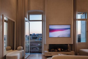 55-inch Smart TV with satellite channels, video game console - La Torre Residenza Imperiale (Chania)