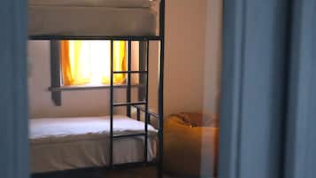 Basic Cabin | Laptop workspace, free WiFi, bed sheets