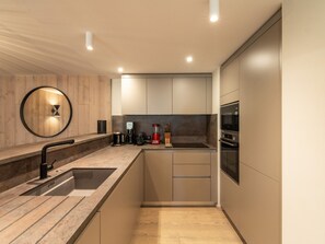 Kühlschrank, Mikrowelle, Geschirrspüler