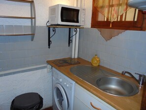 Interior - Studio cabin for 4 near the beach (Argelès-sur-Mer)