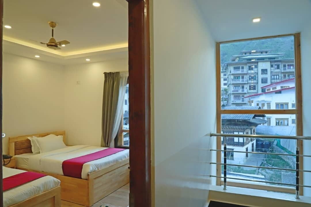 Quarto casal empresarial | Roupas de cama premium, cofres nos quartos, escrivaninha