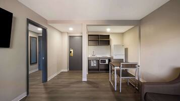 Suite, 1 King Bed with Sofa bed, Non Smoking | Private kitchenette