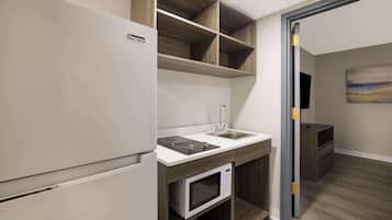 Suite, 1 King Bed with Sofa bed, Non Smoking | Free WiFi, bed sheets